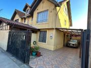 Casa 3 pisos, en condominio. Excelente ubicación 2 min....