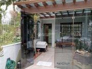 Casa 3 pisos, semi mobiliada, 1 vaga