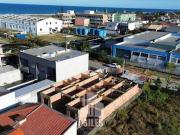 Casa 3 quartos na quadra do mar em Praia de Leste