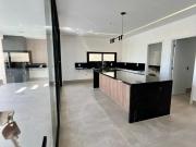 Casa 3 quartos + Piscina e Escritorio Cond. Mini...