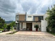 Casa en Venta en Colinas de Santa Anita, ¡con alberca...