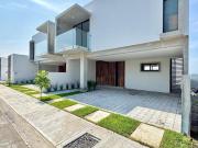 Casa con 67 m² de superficie de terreno y 3 habitaciones...