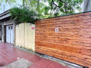 CASA 4 AMB. C/ GARAGE Y PARQUE. LOTE IDEAL DESARROLLO....