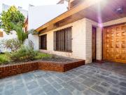 CASA 4 amb,Cochera Jardín Excelente Estado