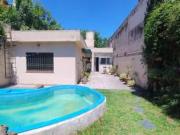 Casa 4 amb con jardin y piscina en Flores