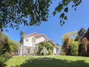 Casa 4 amb. en 2 plantas. Impecable y sobre gran lote de...