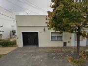 Casa 4 ambientes c/ cochera y pileta 160 m² Edif en lote...