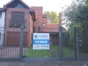 Casa 4 ambientes cochera doble, parque y pileta