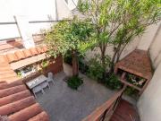 CASA 4 AMBIENTES COCHERA PATIO Y TERRAZA APTO CRED