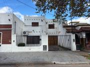 CASA 4 AMBIENTES CON AMPLIO JARDÍN