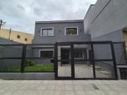 CASA 4 AMBIENTES CON COCHERA EN QUILMES EN VENTA