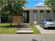 Casa 4 ambientes con cochera en venta en Club de Campo...