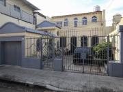 Casa 4 ambientes con cochera, enventa, muy bien ubicada...