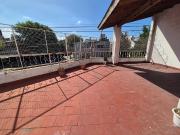 CASA 4 AMBIENTES CON COCHERA PATIO Y TERRAZA