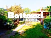 Casa en Planta baja. Garage, patio y parque. ACEPTA PERMUTA