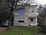 CASA 4 AMBIENTES CON PARQUE EN BARRIO CERRADO