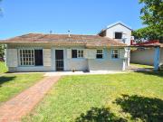 CASA 4 AMBIENTES CON PARQUE GARAGE SANTA CLARA