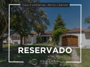 Casa 4 ambientes con parque y garage