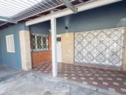 Casa 4 ambientes con patio, a tres cuadras del mar,...