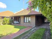 Casa 4 ambientes con patio y cochera