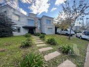 Casa 4 ambientes con pileta en venta APTA CREDITO Fincas...