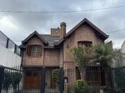 Casa 4 ambientes con pileta en venta Bernal Oeste