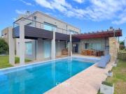 Casa 4 ambientes con piscina en Venta Barrio Privado Rumenco