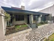 Casa 4 ambientes con Piscina en venta, Villa Luzuriaga,...