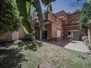 Casa 4 ambientes en 2 plantas con ascensor, jardin y...