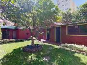 CASA 4 AMBIENTES EN 2 PLANTAS CON JARDÍN