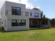 Casa 4 ambientes en Barrio Costa Esmeralda