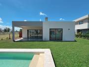 Casa 4 ambientes en San Ramon, Pilar del este