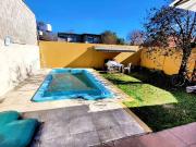 CASA 4 ambientes en venta con JARDIN y PILETA