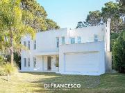Casa 4 ambientes en venta en Pinamar Álamos II