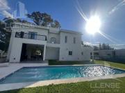 Casa 4 Ambientes en venta y alquiler opcional extra...