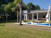 CASA 4 AMBIENTES QUINCHO PISCINA MUELLE TOILETTE