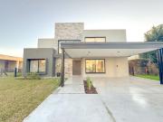 Casa 4 Dorm Cadaques Funes Hills