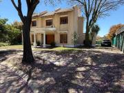 Casa 4 Dorm con Pileta en Valle Escondido – Los Soles