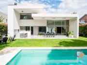 Casa 4 dorm + estudio pileta Miraflores Funes Hills