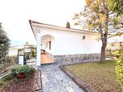 Casa 4 dormitorios 261 m2