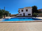 Casa 4 dormitorios 265 m2