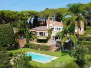 Casa 4 dormitorios 400 m2