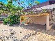 Casa 4 dormitórios com 3 suítes à venda, 310 m² por R$...