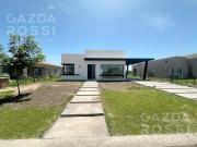 Casa 4 dormitorios con piscina a estrenar en Barrio San...