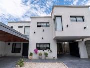 Casa 4 Dormitorios en Venta en La Plata + Pileta