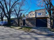 CASA 4 DORMITORIOS EN VENTA LA PLATA COCHERA