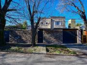CASA 4 DORMITORIOS EN VENTA LA PLATA COCHERA