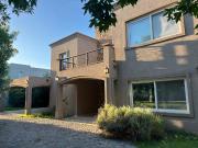 Casa 4 dormitorios, parque, piscina, en barrio...