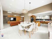 Casa 4 dormitorios,y pileta 255 m2 en planta baja