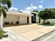 Casa 4 Habitaciones y Piscina con Terreno de 1,210 m2 en...
